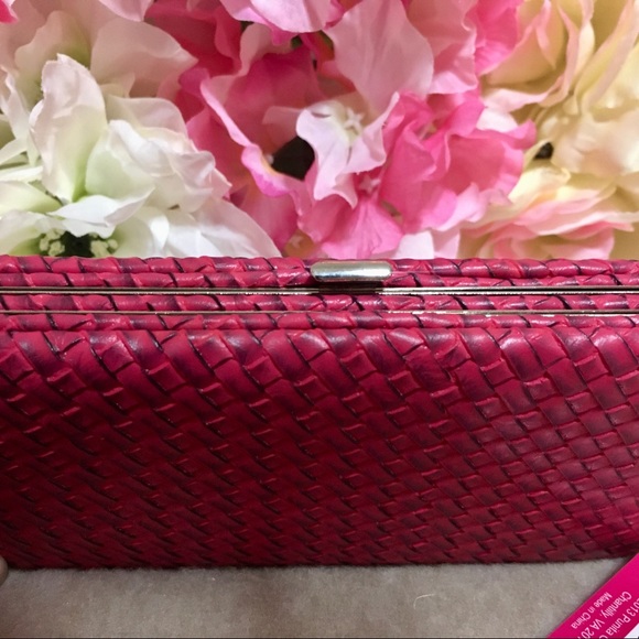 BOGO Woven Clutch Wallet with Attachable Strap - Picture 3 of 13